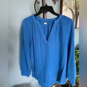 Old Navy, blue gauze, split neck top. Long sleeve. Size medium.